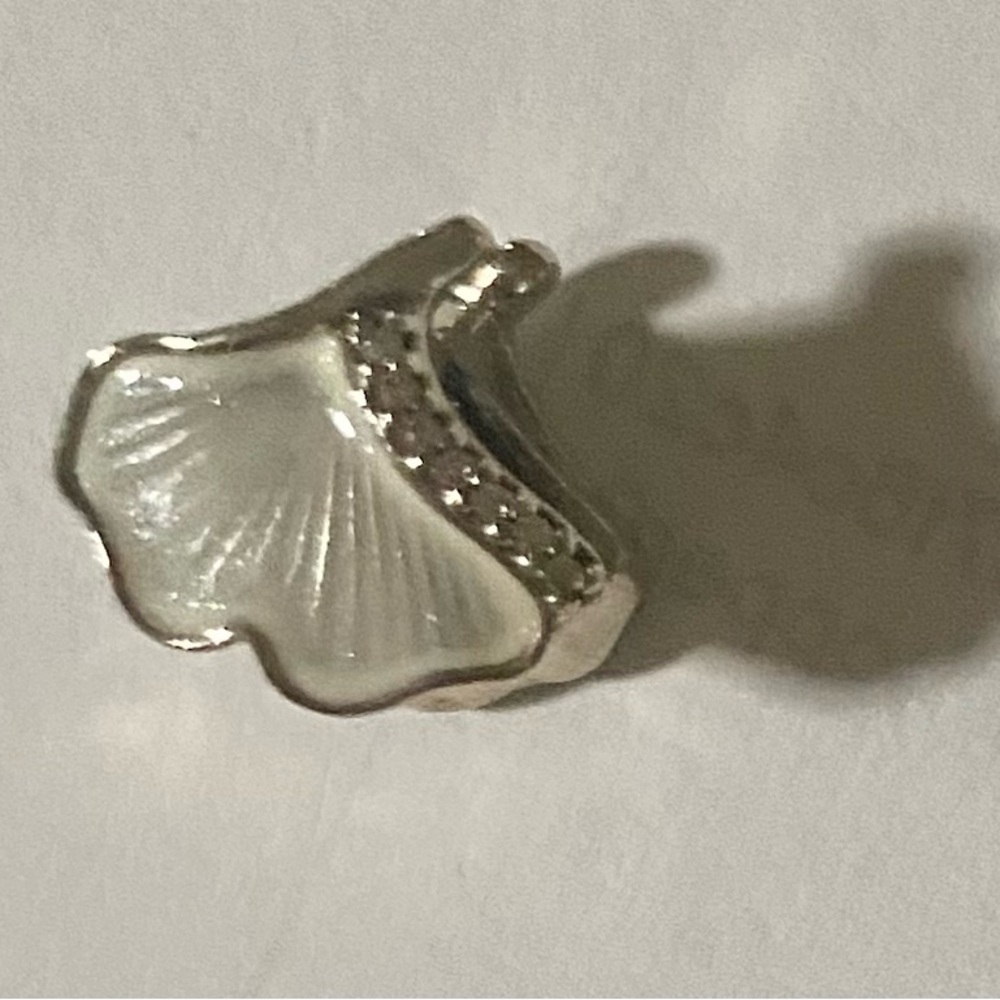 Pandora Chinese exclusive gingko charm
